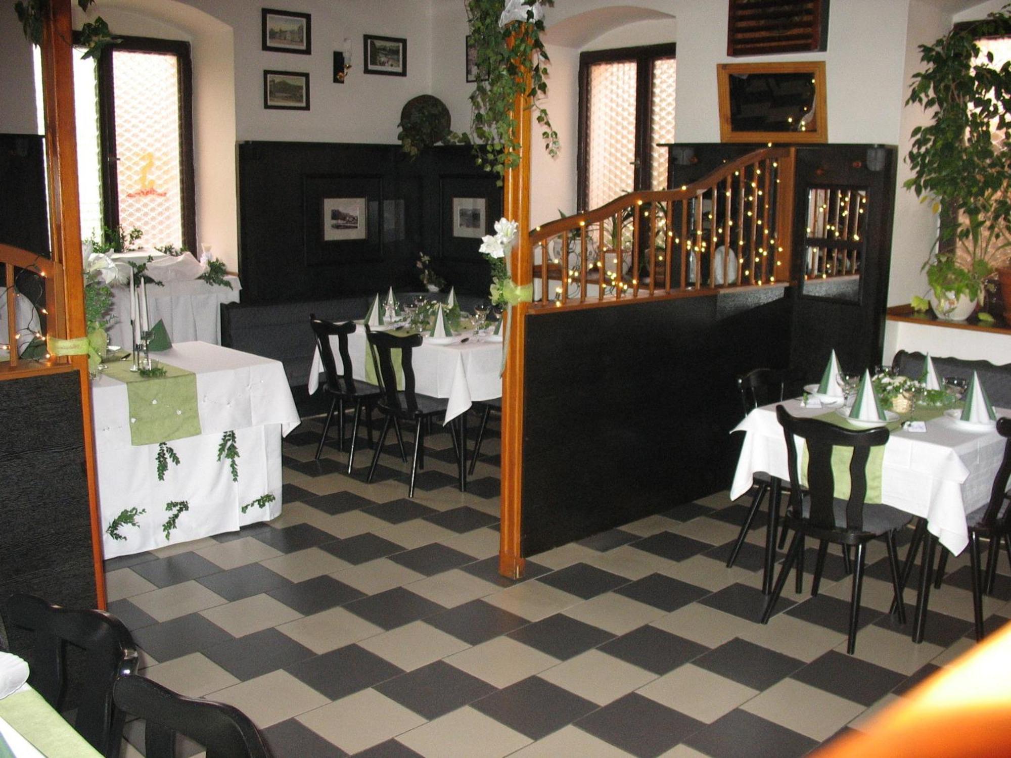 דצ'ין Hotel Kovarna מראה חיצוני תמונה