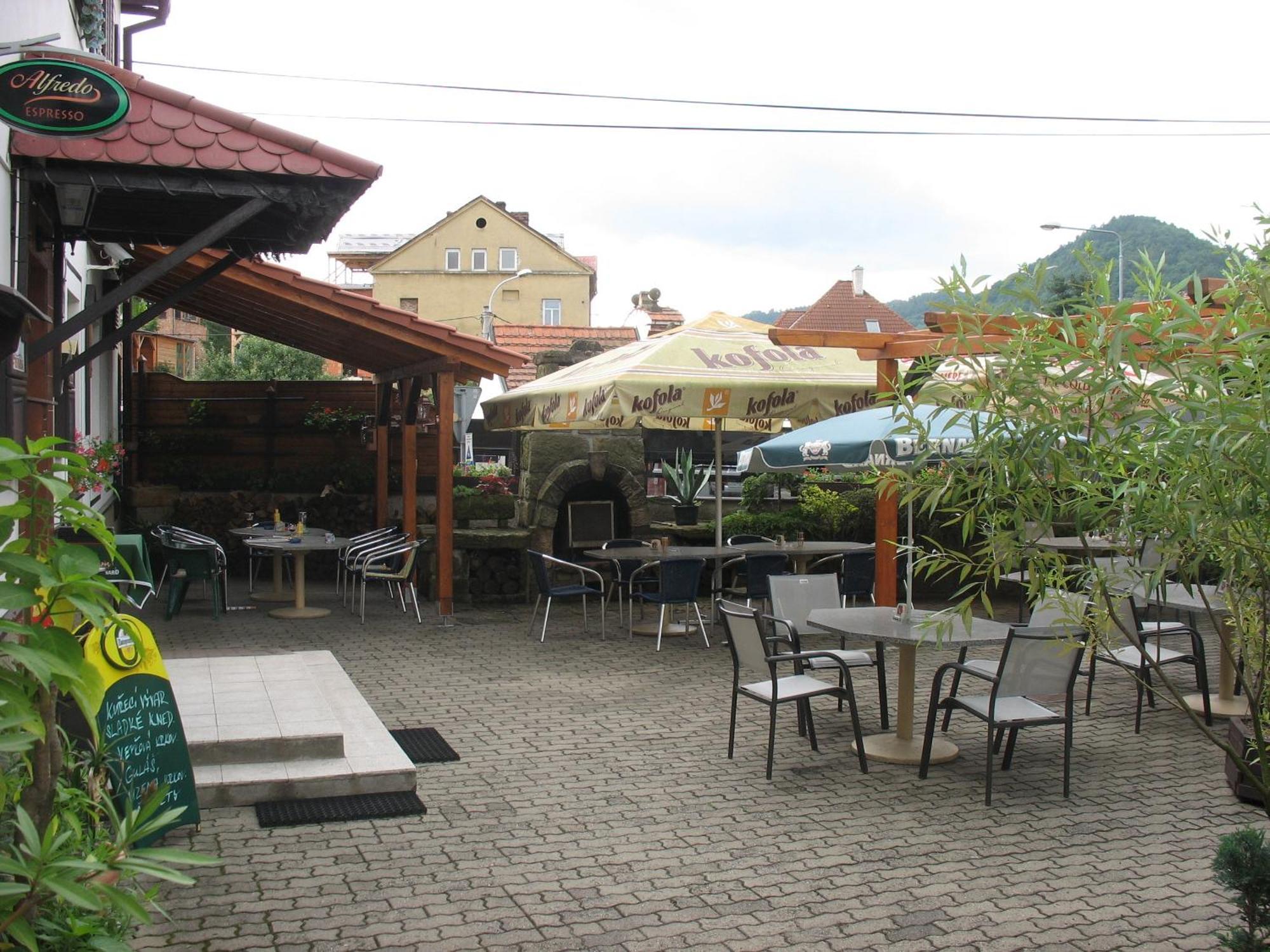 דצ'ין Hotel Kovarna מראה חיצוני תמונה