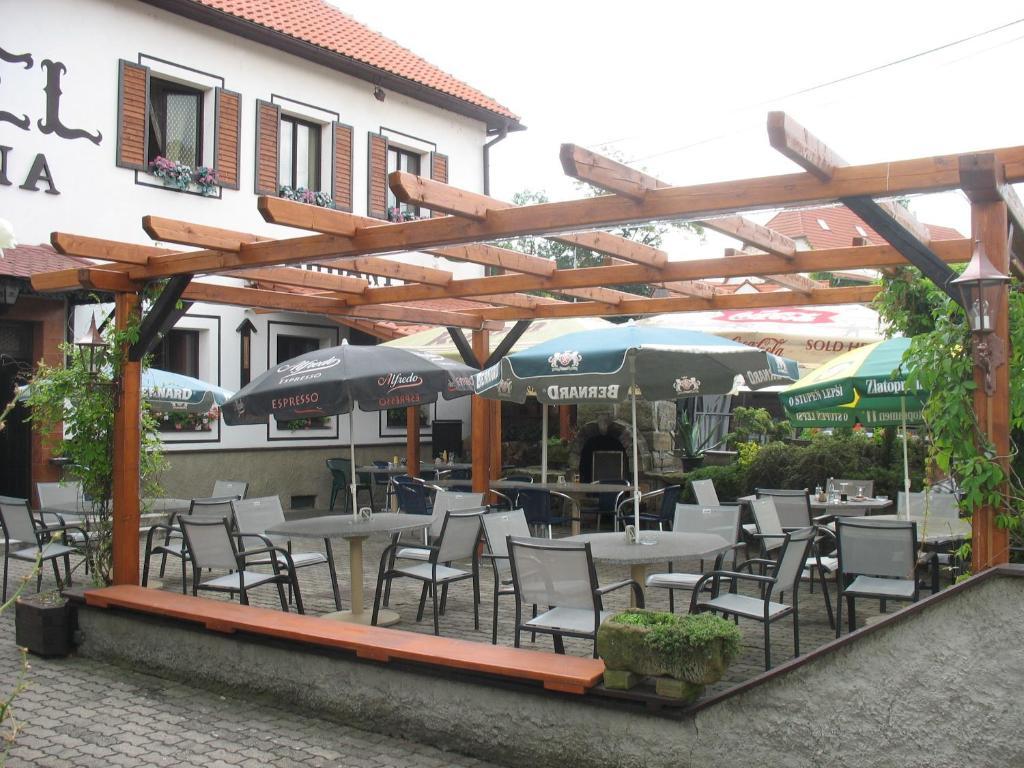 דצ'ין Hotel Kovarna מראה חיצוני תמונה