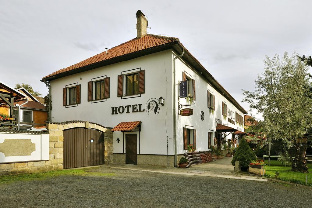 דצ'ין Hotel Kovarna מראה חיצוני תמונה