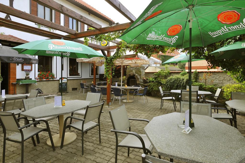 דצ'ין Hotel Kovarna מראה חיצוני תמונה