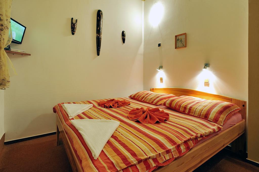 דצ'ין Hotel Kovarna מראה חיצוני תמונה
