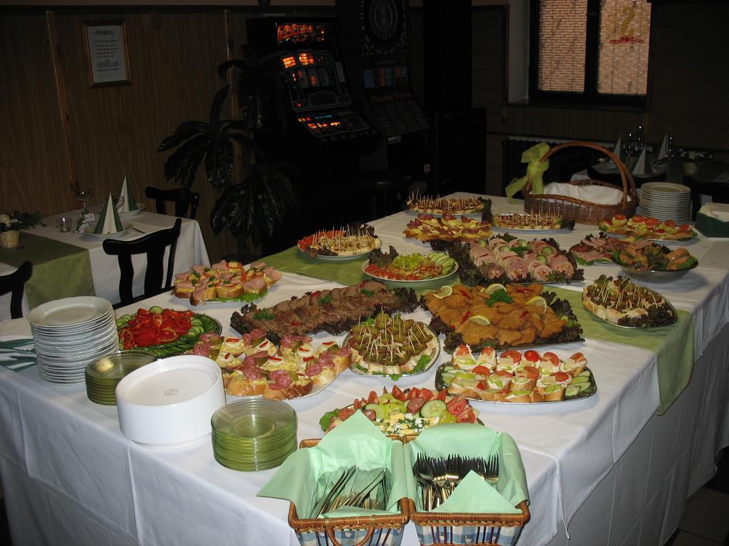 דצ'ין Hotel Kovarna מראה חיצוני תמונה