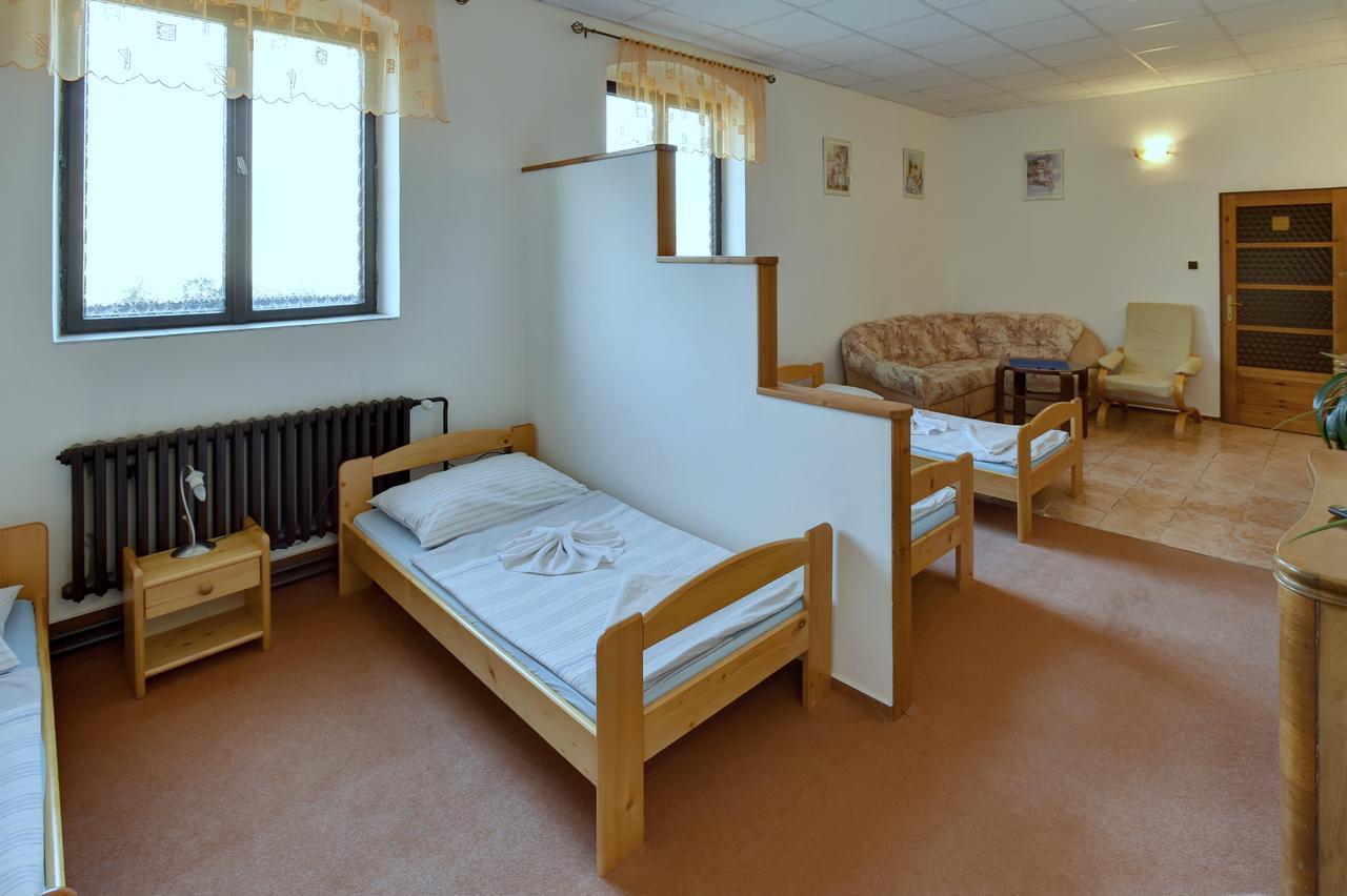 דצ'ין Hotel Kovarna מראה חיצוני תמונה