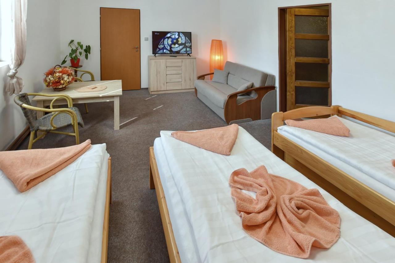 דצ'ין Hotel Kovarna מראה חיצוני תמונה