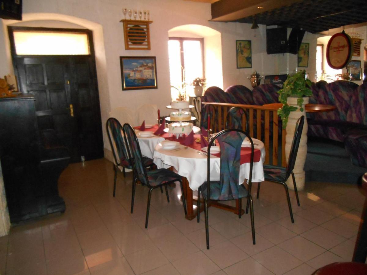 דצ'ין Hotel Kovarna מראה חיצוני תמונה